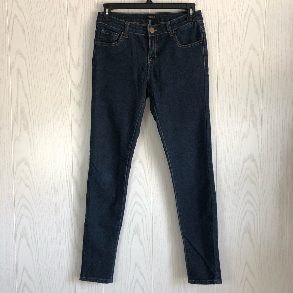 EUC Forever 21 Dark Wash Mid Rise Skinny Jeans Size 25